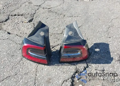 2023 Tesla Model Y Awd/Long Range Dual Motor All-Wheel Drive из США, поврежденный, VIN 7SAYGDEE3PA187644